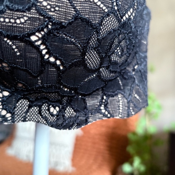 Victoria's Secret Black Lace Bra - Picture 4 of 11